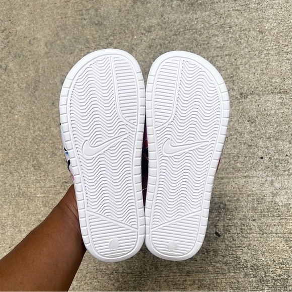 WMNS NIKE BENASSI SWOOSH JDI PRINT SLIDE PINK WHITE BLUE FLOWER FEATHER HABANERO - Picture 4 of 9